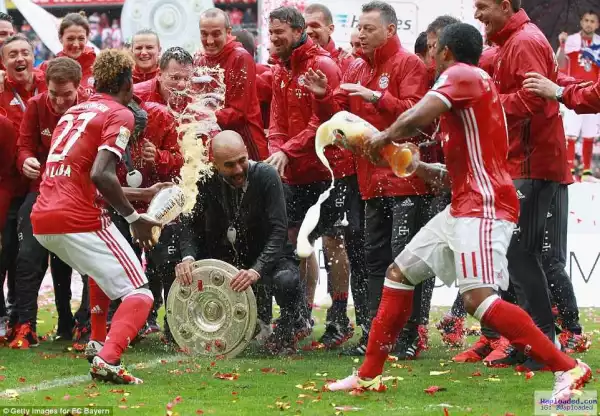 Bayern Munich players drench Pep Guardiola in beer after winning German Bundesliga (photos)